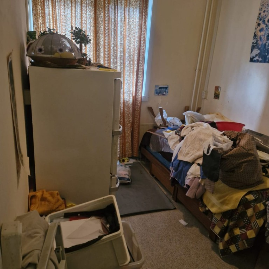 Kamer vol spullen voor de ontruiming